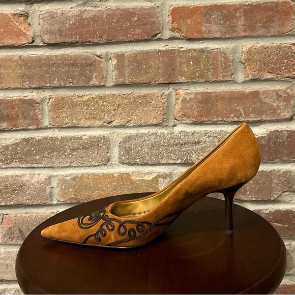 Steven by Steve Madden Brown Suede W/Black Embroidery Heels Size 8.5. - Picture 7 of 9